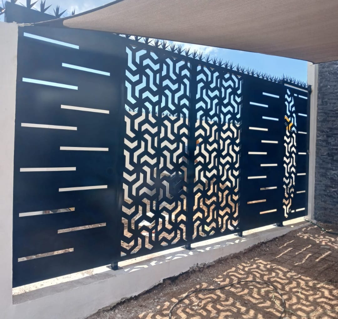 Portón con diseño laser